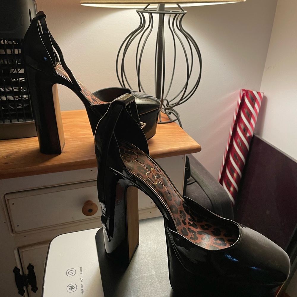 Jessica Simpson 7” Elegant Black Platform Heels